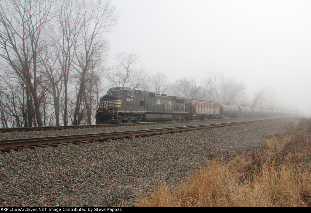 NS 9810 takes train 67R west